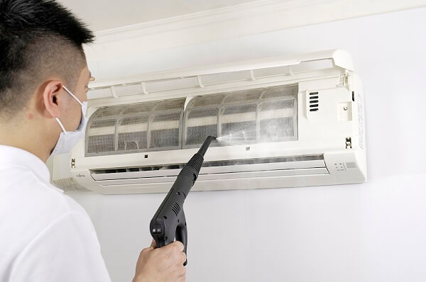 ve-sinh-may-lanh-nhanh-quan-1