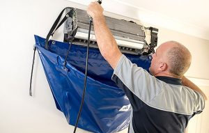 ve-sinh-may-lanh-tai-nha-gia-re